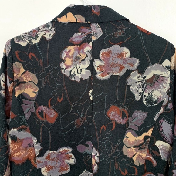 Harlowe & Graham Floral Open Front Easy Blazer - Picture 9 of 10